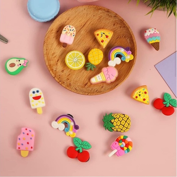 10 Piece Random Croc Jibbitz Crocs - Picture 3 of 4